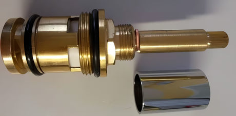 Preklopnik Optima pro za slavine DU215, LA215 i CU215 pro za prebacivanje između izljeva i tuša.