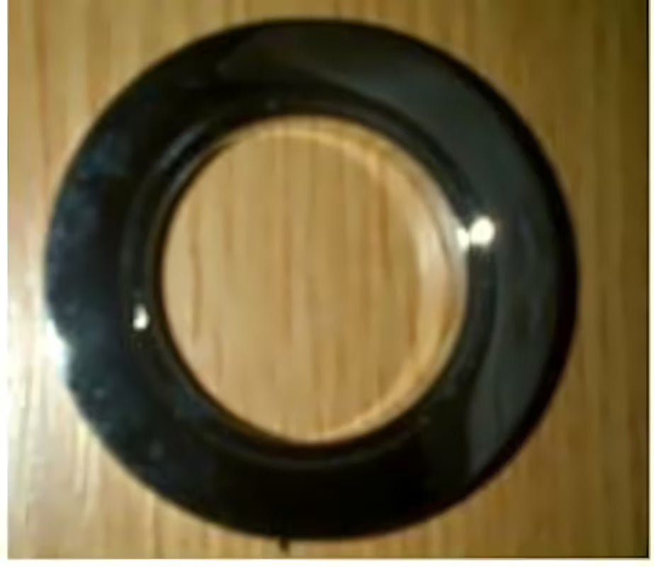Obroč pod armaturo Optima Sofie pro za trdno in stabilno pritrditev kopalniške armature na umivalniku ali koritu.