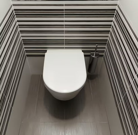 WC ščetka Optima Chrome iz poliranega nerjavnega jekla z možnostjo stenske montaže ali postavitve na tla.