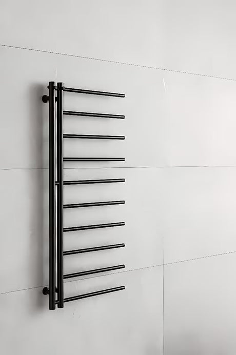 Črn kombiniran radiator P.M.H. Apollo 500x1140 mm s sredinskim priklopom 50 mm