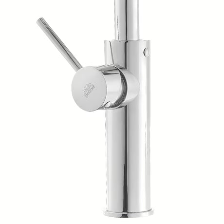 Enoročna armatura za pomivalno korito Paffoni Light u kromiranoj izvedbi z izvlečno prho i sa zakretnim izljevom.