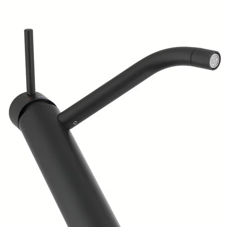 Enoročna stoječa armatura za umivalnik Paffoni Light u crnoj mat izvedbi brez odtoka.