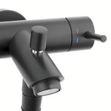 Enoročna stenska armatura za kad Paffoni Light s tuš setom u crnoj mat izvedbi.