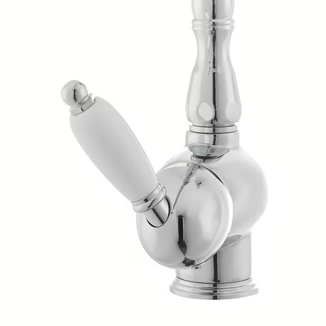 Kromirana armatura za pomivalno korito Paffoni Ricordi u retro zaobljenom dizajnu s ručicom i zakretnim izljevom.