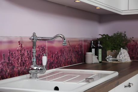 Kromirana armatura za pomivalno korito Paffoni Ricordi u retro zaobljenom dizajnu s ručicom i zakretnim izljevom.