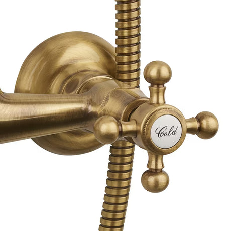 Paffoni Ricordi brončani tušni sistem u retro dizajnu s nadglavnim i ručnim tušem te zidnom slavinom.