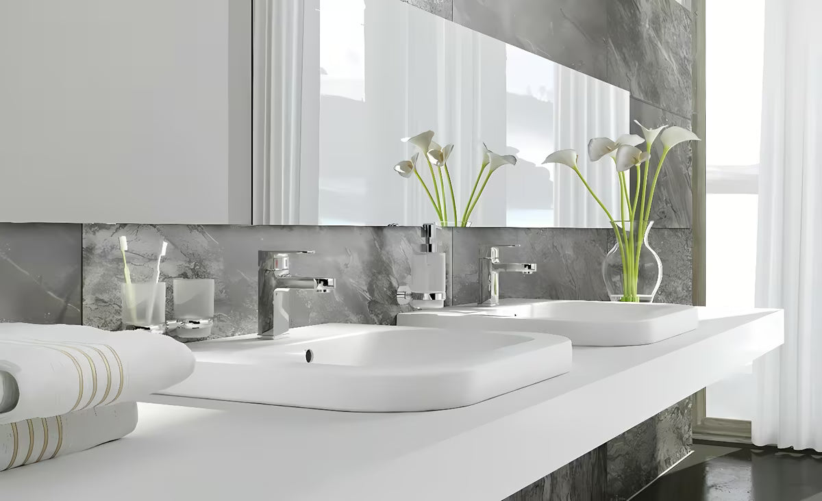 Stenski dozirnik za milo Ravak Chrome u sjajnom kromu i mat staklu