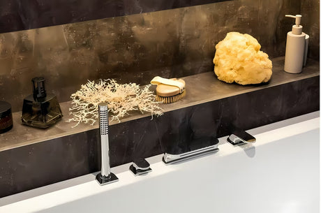 Kada stoječa slavina Ravak Chrome u kromu sa slap izljevom i setom za tuširanje