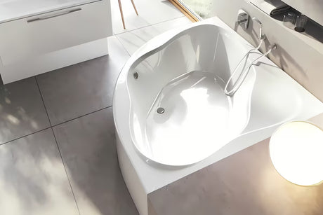 Kotna kad Ravak Newday 150x150 cm iz litega akrila z integriranim sedežem