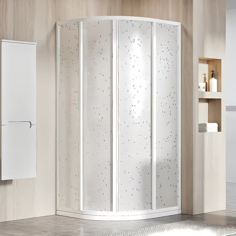 Polkrožna tuš kabina Ravak Supernova 80x80 cm u bijeloj boji s neprozirnom ispunom Pearl i kliznim vratima.