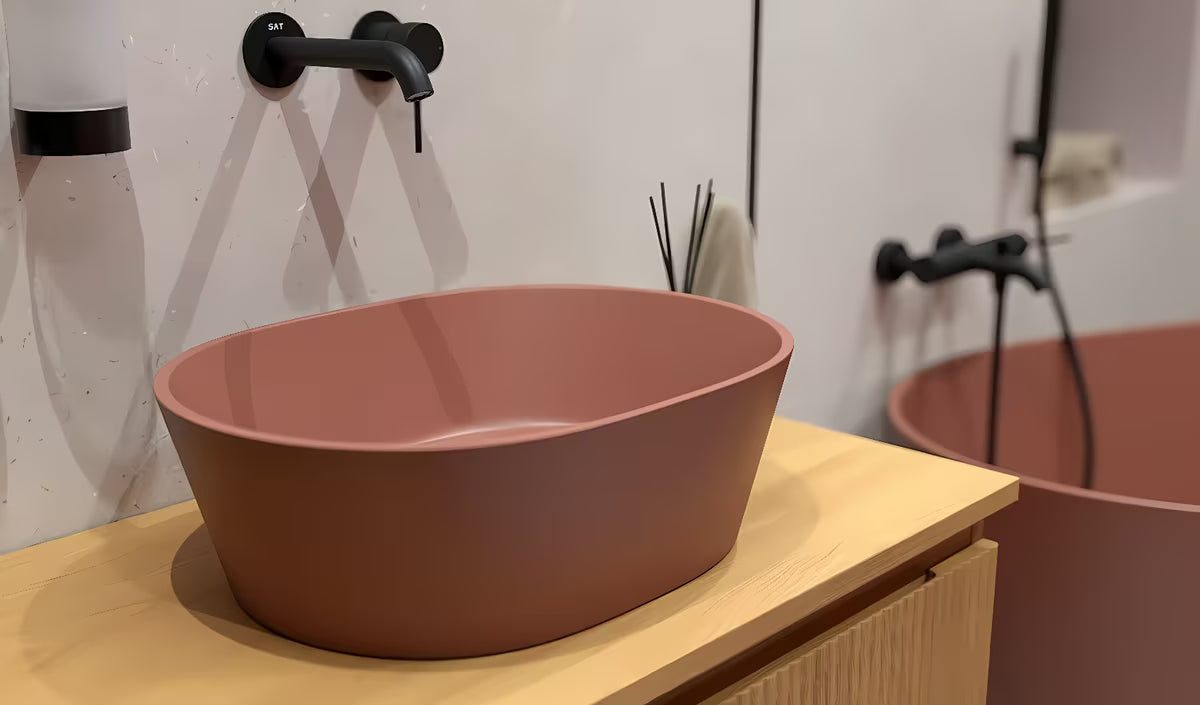 Ružičasti umivalnik na ploščo SAT Aula od lijevanog mramora brez odprtine za armaturo i brez preliva