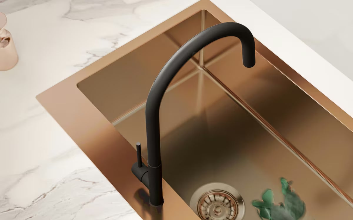 Kuhinjski enojno korito SAT Aurum rose gold od brušenog nehrđajućeg čelika, montaža za delovni pult