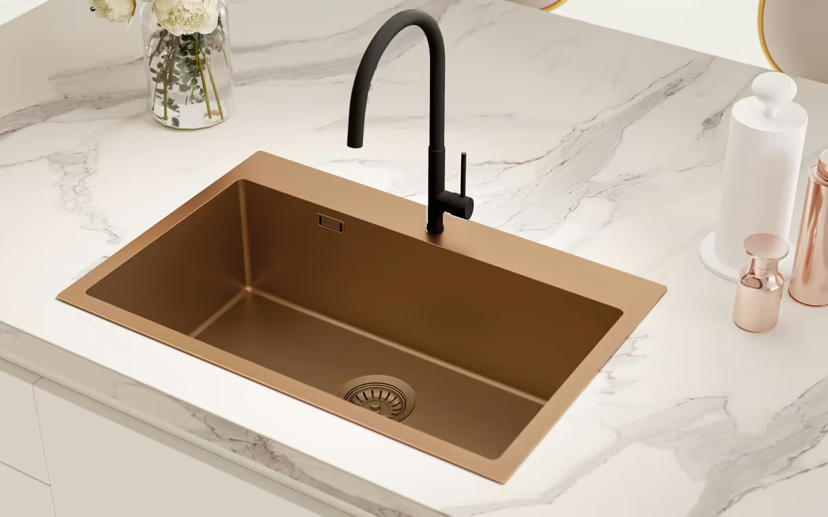 Kuhinjski enojno korito SAT Aurum rose gold od brušenog nehrđajućeg čelika, montaža za delovni pult