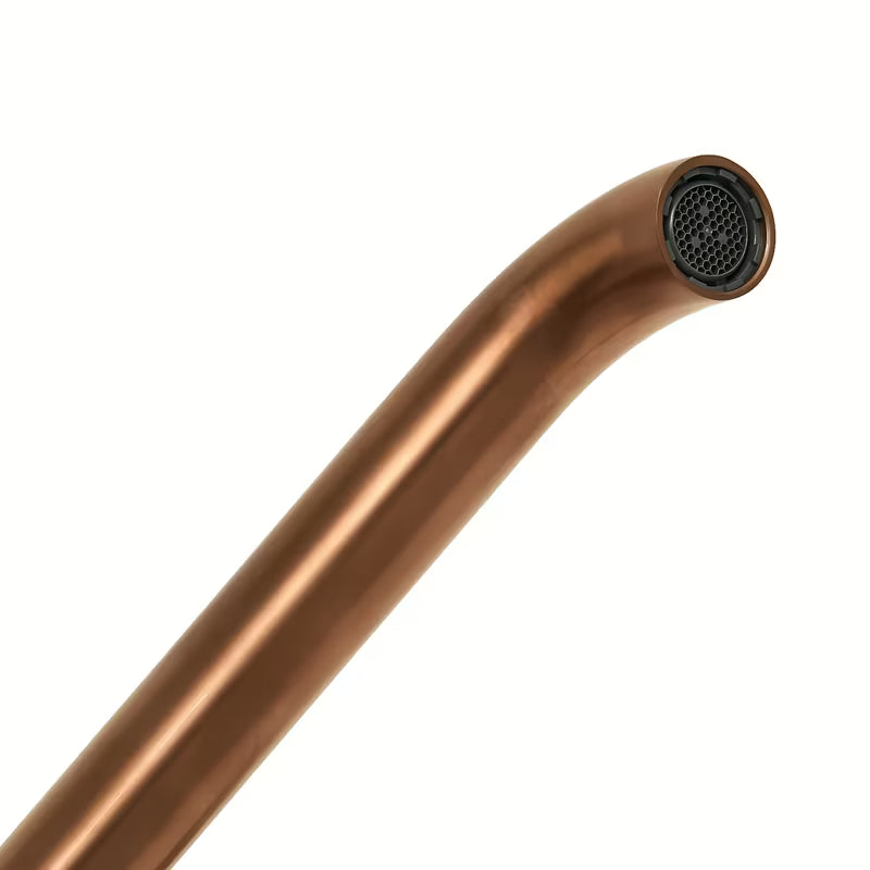 Podometna armatura za umivalnik SAT Aurum v izvedbi rose gold brushed z okroglim dizajnom.