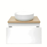 Viseča kopalniška omarica SAT B-Way 1 u bijelom sjaju s pokrivno ploščo u dekoru hrasta