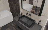 Antracitni betonski umivalnik na ploščo SAT Cemento oglate oblike in s tankimi stenami