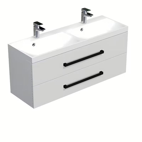 Viseča kopalniška omarica SAT Cube Way z dvojnim umivalnikom 120x40 cm v beli sijajni izvedbi s črnimi ročaji.