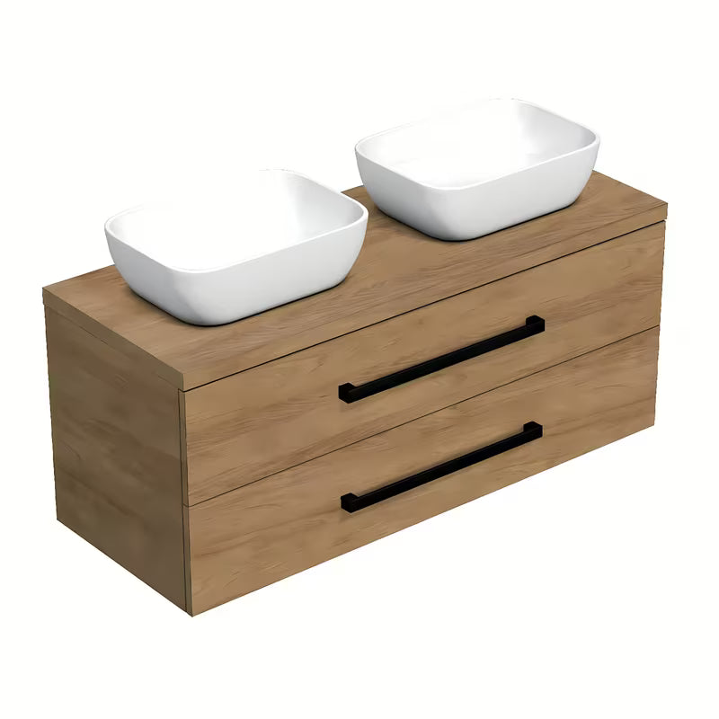 Viseča kopalniška omarica SAT Cube Way s pokrivno ploščo u dekoru hrasta hickory i s crnim mat ručkicama.