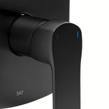 Podometna enoročna armatura za tuš SAT Cube Way u mat crnoj izvedbi pro modernu kupaonicu.