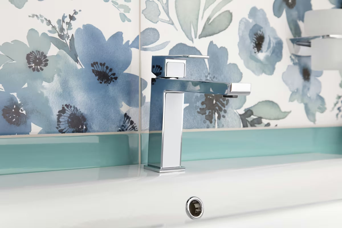 Enoročna stoječa armatura za umivalnik SAT Elements u izvedbi bijela i krom, brez odtoka.