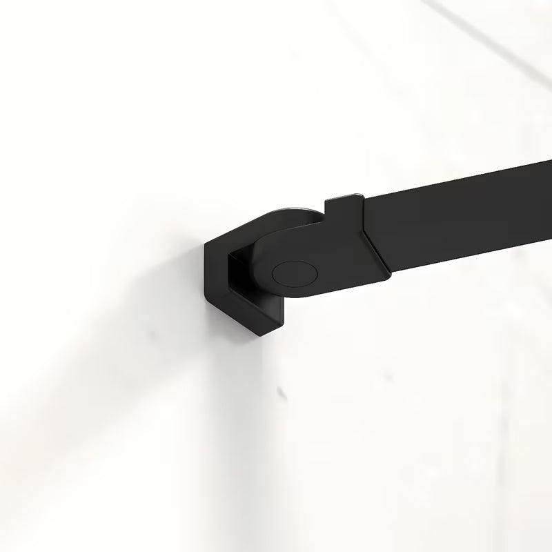 Svetlo siva kopalniška preproga SAT Infinitio z mehkim dolgim vlaknom in protizdrsno spodnjo plastjo.