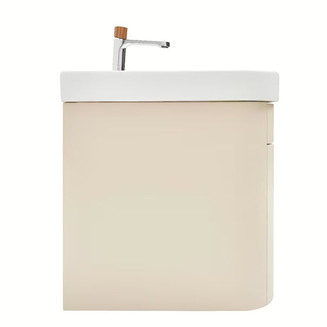 Viseča kopalniška omarica s keramičkim umivaonikom SAT Fusion u mat pješčano bež boji.