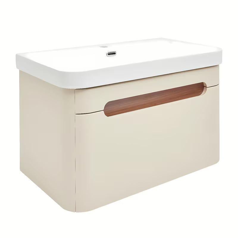 Viseča omarica z umivalnikom SAT Fusion u mat pješčano bež boji z vtičnico i bijelim sjajnim umivaonikom.