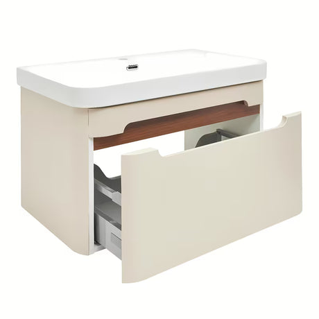 Viseča omarica z umivalnikom SAT Fusion u mat pješčano bež boji z vtičnico i bijelim sjajnim umivaonikom.