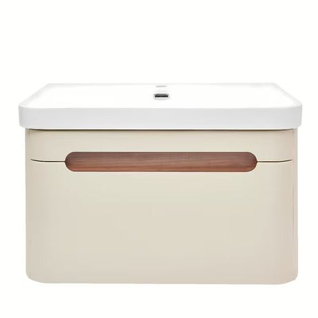 Viseča omarica z umivalnikom SAT Fusion u mat pješčano bež boji z vtičnico i bijelim sjajnim umivaonikom.