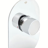 Podometna enoročna armatura za tuš SAT Fusion u izvedbi bijelo staklo pro modernu minimalističku kupaonicu.