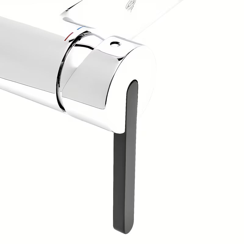 Kromirana enoročna armatura za tuš SAT Fusion brez tuš seta s crnom zamjenjivom ručicom