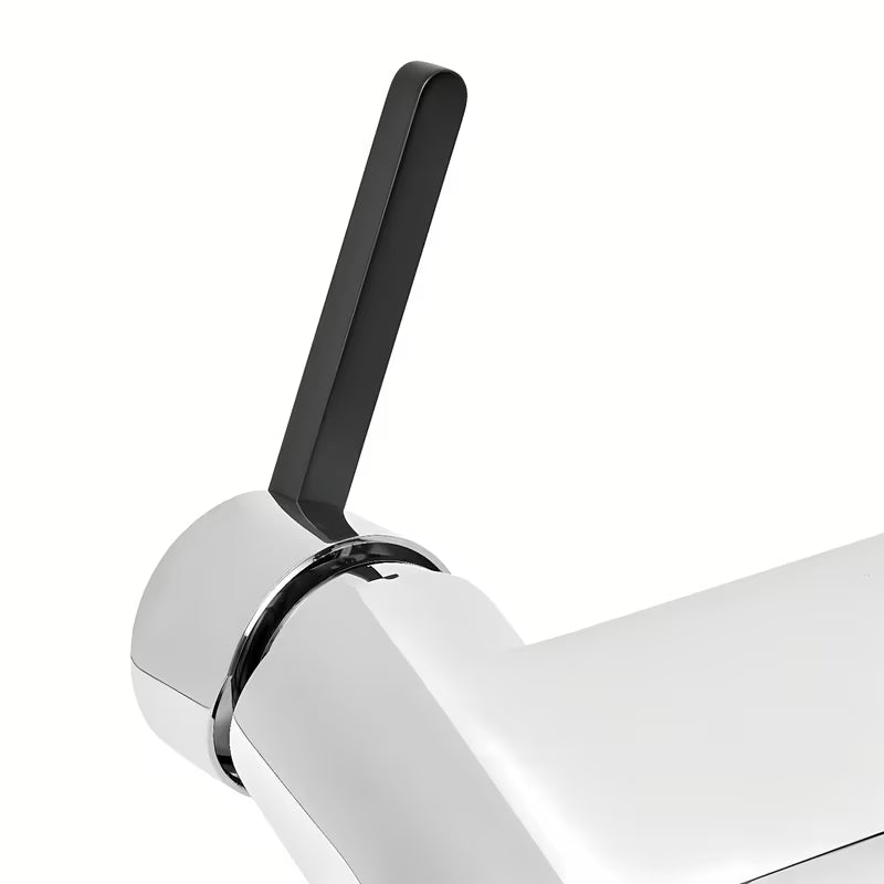 Kromirana enoročna armatura za tuš SAT Fusion brez tuš seta s crnom zamjenjivom ručicom