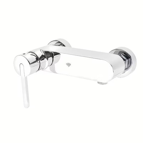 Kromirana enoročna armatura za tuš SAT Fusion s crnom upravljačkom ručicom pro za zidnu ugradnju.