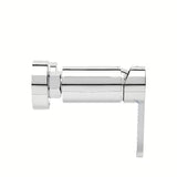 Kromirana enoročna armatura za tuš SAT Fusion s crnom upravljačkom ručicom pro za zidnu ugradnju.