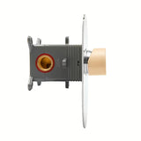 Podometna armatura za tuš SAT Fusion u imitaciji drva s ručicom i kromiranim detaljima.