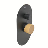 Podometna enoročna armatura za tuš SAT Fusion u mat crnoj boji s ručicom u svijetlom drvu