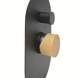 Podometna enoročna armatura za tuš SAT Fusion u mat crnoj boji s ručicom u svijetlom drvu