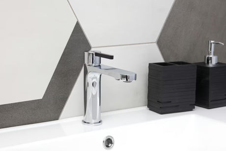 Armatura za Umivalnik SAT Fusion u krom izvedbi s crnim detaljima