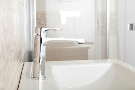 Kromirana enoročna stoječa armatura za umivalnik SAT Fusion brez odtoka.