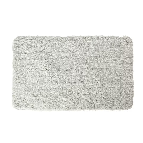 Svetlo siva kopalniška preproga SAT Infinitio z mehkim dolgim vlaknom in protizdrsno spodnjo plastjo.