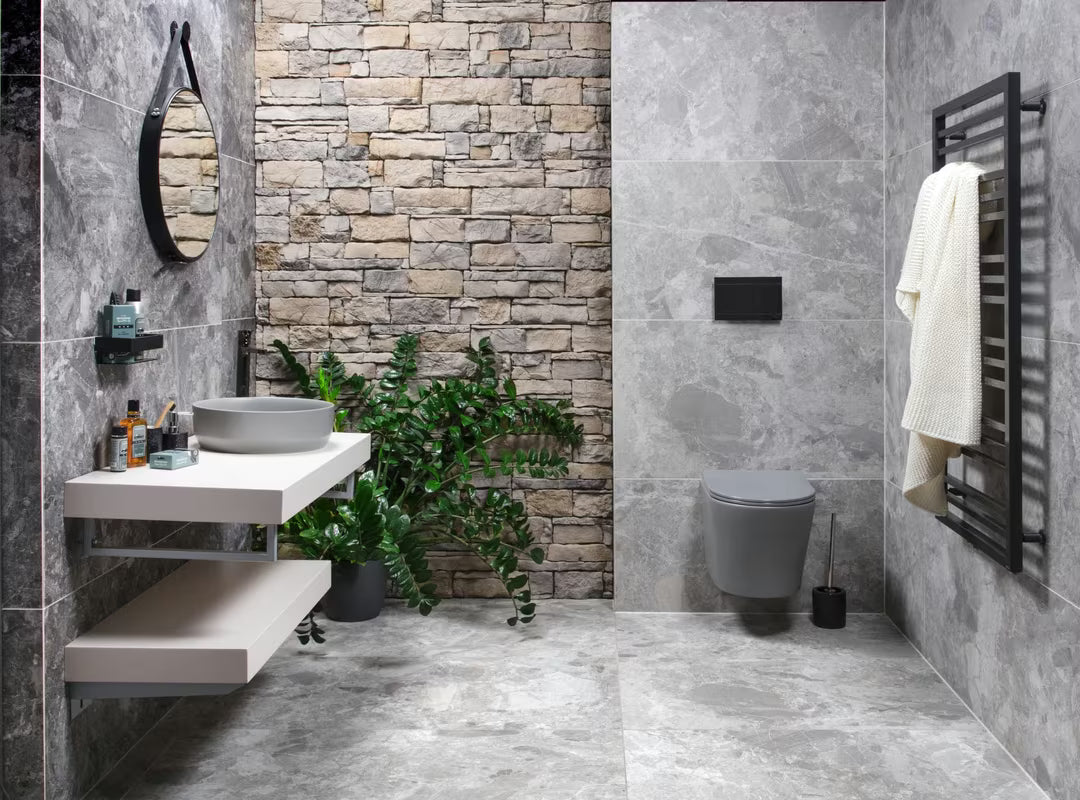 Viseča WC Školjka SAT Infinitio v sivi mat izvedbi s skritim pritrjevanjem in sedežem mehko Zapiranje Soft Close.