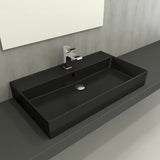 Keramični umivalnik SAT Infinitio 80,5x46,5 cm v črni mat barvi s prelivom in pravokotno obliko.