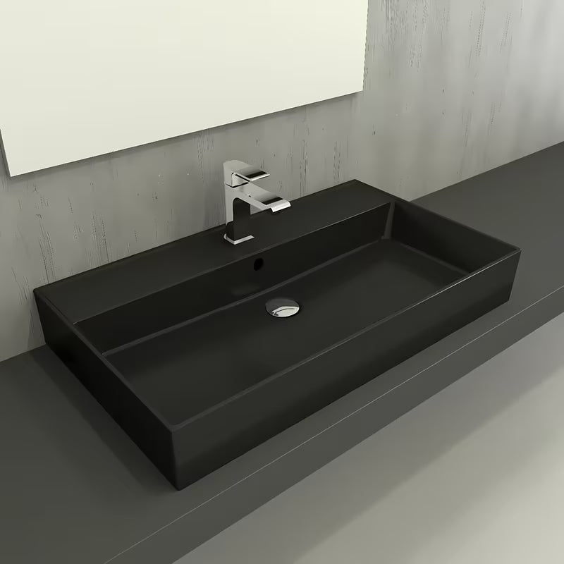 Keramični umivalnik SAT Infinitio 80,5x46,5 cm v črni mat barvi s prelivom in pravokotno obliko.