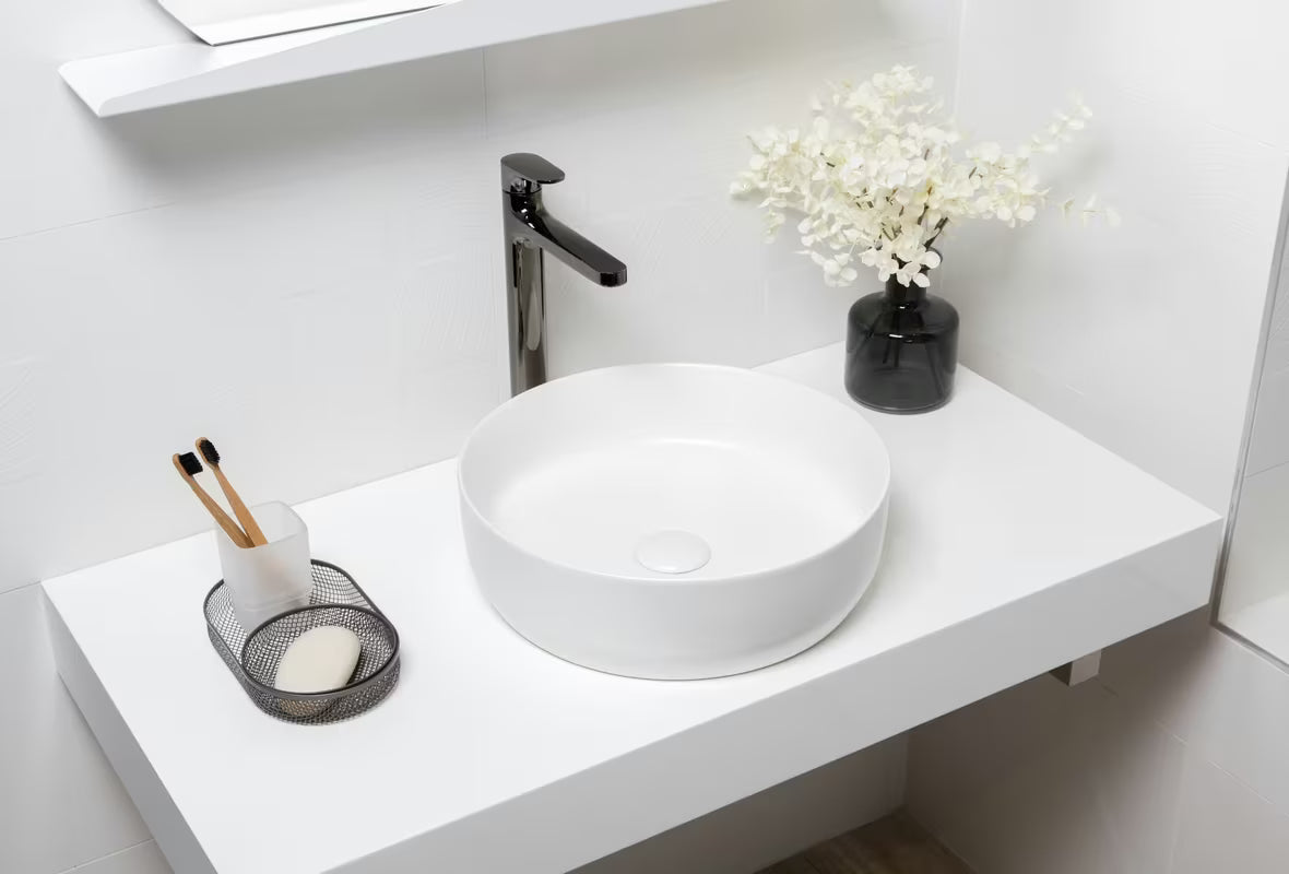 Mat bijeli tankostijeni keramički umivalnik na ploščo SAT Infinitio 39x39 cm