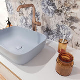 Mat ružičasti keramički umivalnik na ploščo SAT Infinitio brez preliva, ovalni oblik, 45,5x32,5 cm.