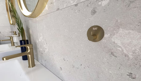 Okruglo LED ogledalo SAT u zlatnoj boji, promjera 60 cm, s senzorjem i sa zaštitom IP44.