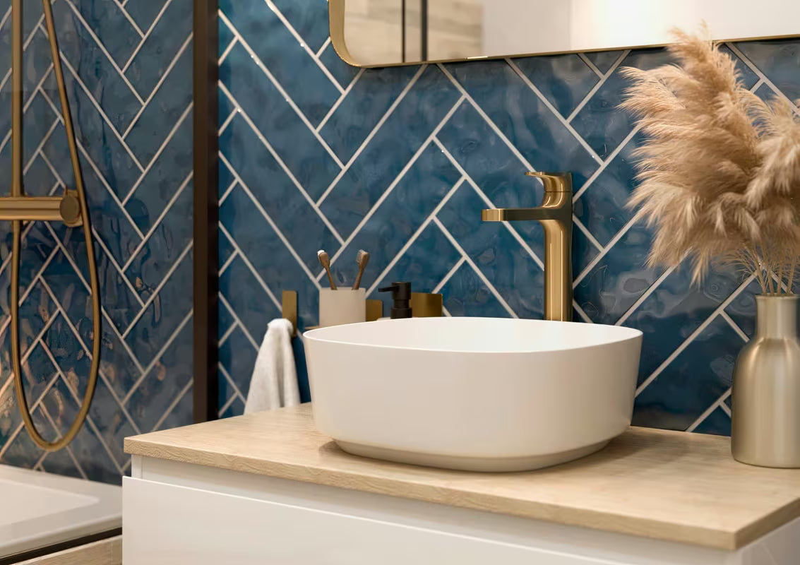 Bijeli keramički umivalnik na ploščo SAT Project kvadratni sa zaobljenim kutovima 37 cm