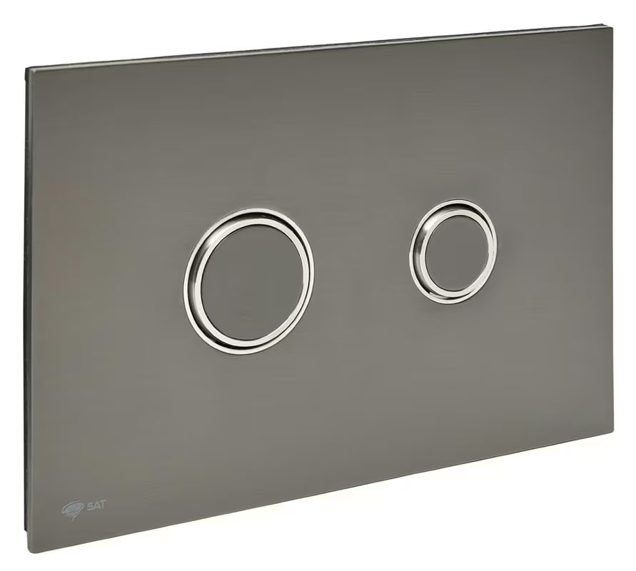 Aktivirna tipka SAT v izvedbi gun metal mat iz nerjavečega jekla s PVD površino in obdelavo proti prstnim odtisom.
