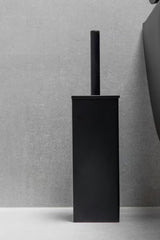 Samostoječi  črna WC ščetka SAT z minimalističnim dizajnom in silikonsko krtačo