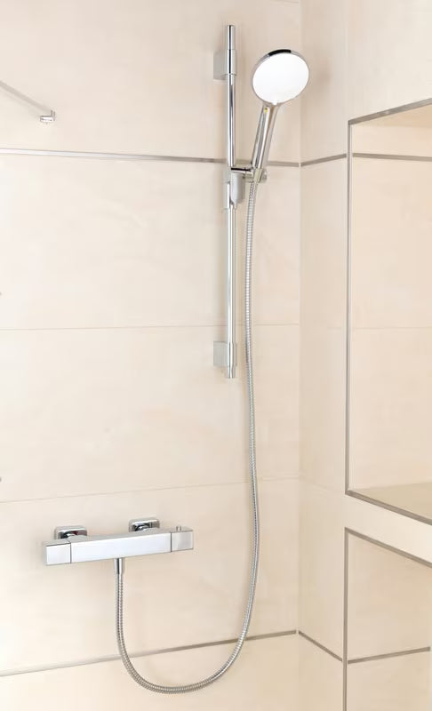 Tuš set SAT v krom izvedbi z ročno prho, pršno letvijo in cevjo za prho